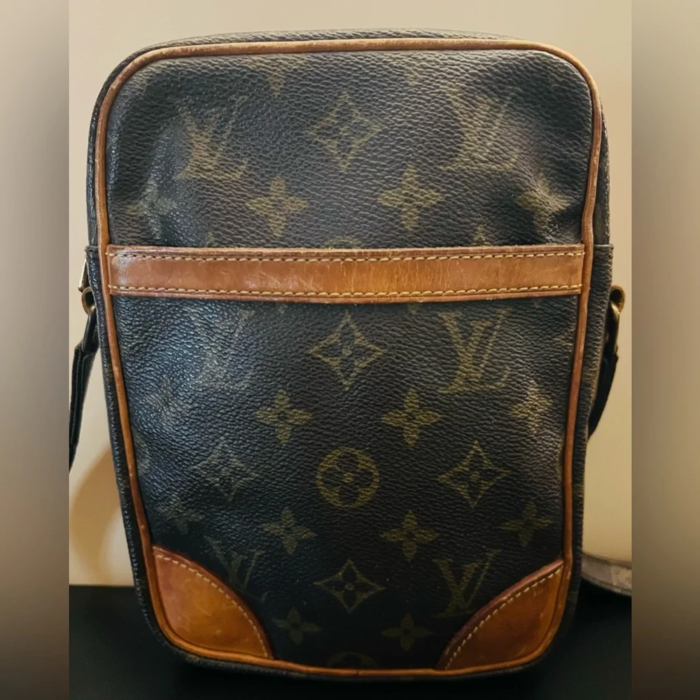 🎊New Year Sale! Authentic Louis Vuitton Danube Monogram Canvas Vintage Bag COA - Picture 2 of 13